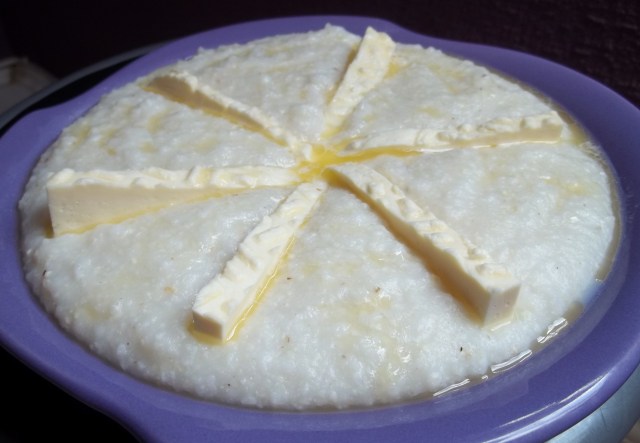 Recipe for Gomi (cornmeal topped with strips of Sulguni cheese and butter)