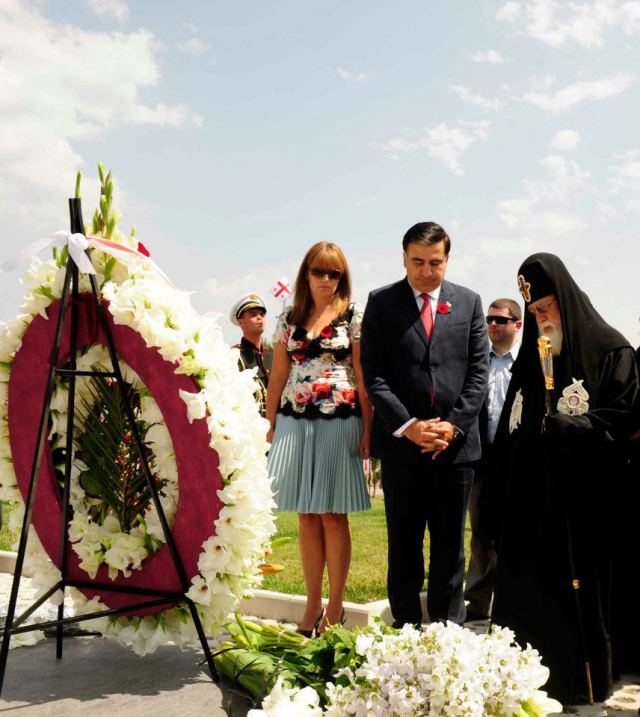 293144_455465371150516_775915439_n