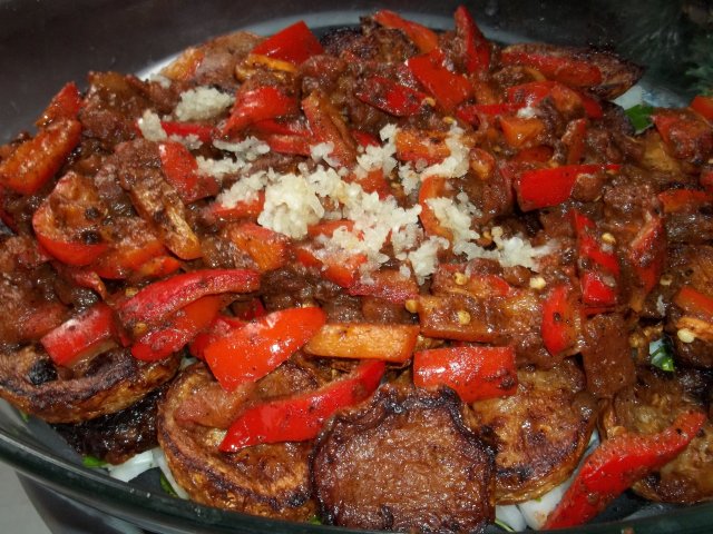 Adding Garlic to the Khabakhi Recipe