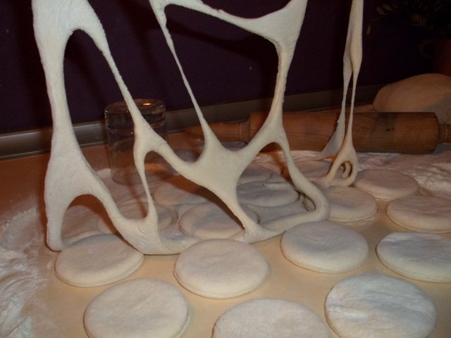 Removing Excess Dough from Khinkali templates