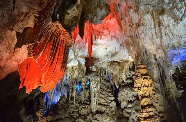 Lighting effects in Prometheus Cave