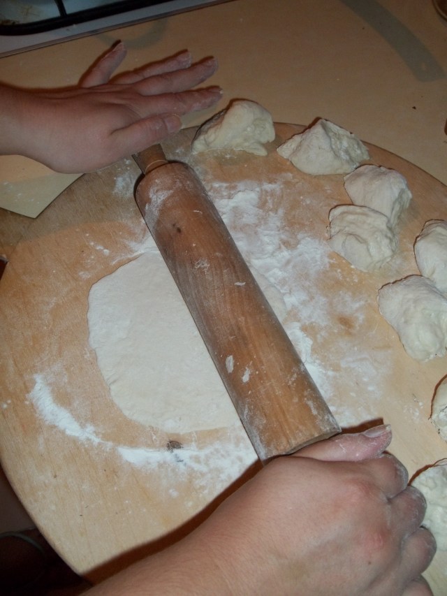 Rolling dough for Mtskheturi Gvezeli