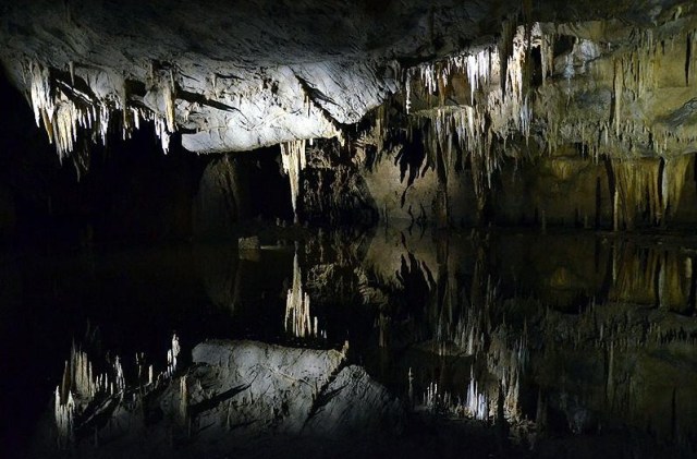 Underground lake in Prometheus Cave