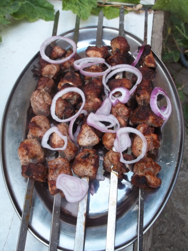 Barbecue Pork with Red Onion