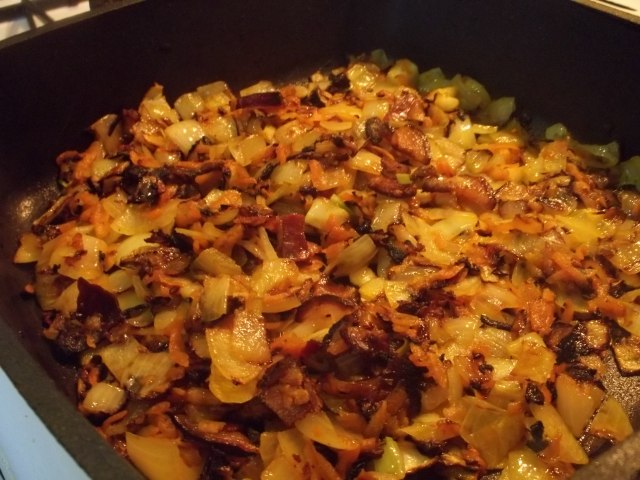 Frying Ingredients for Ham Chashushuli Recipe