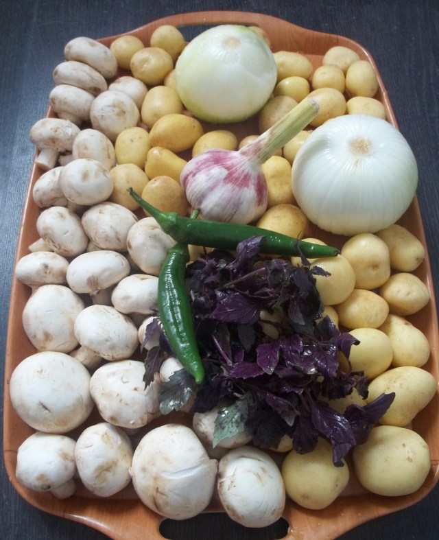 Ingredients for Mushroom Chashushuli