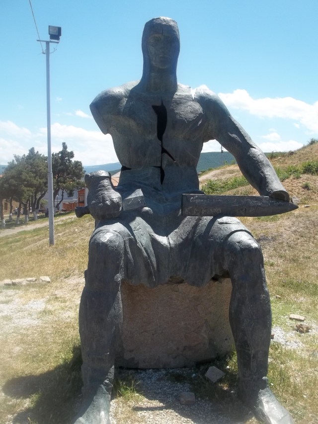 Memorial of Georgian Warrior Heroes by the Gori Fortress 10