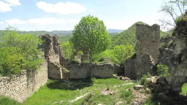 Ujarma Fortress. Photo by Jonathan Cardy, via Wikimedia Commons.