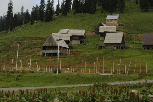 Bakhmaro Houses on Stilts_2
