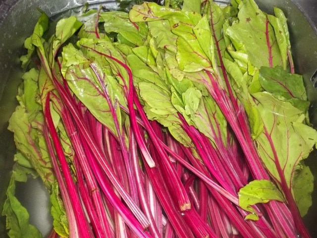 Beetroot Leaves for Fkhali with Beetroot Leaves and Nuts Recipe