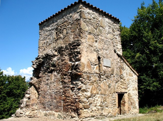 Ecclesiastical building at Nekresi Monastery. Photo by Lidia Ilona, via Wikimedia Commons.