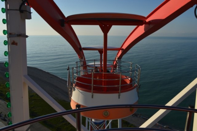Ferris wheel on Batumi Boulevard in Batumi_3