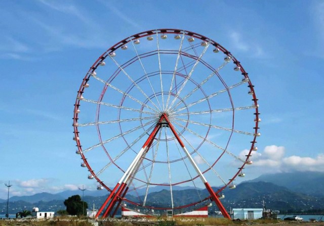 Ferris wheel on Batumi Boulevard in Batumi_4