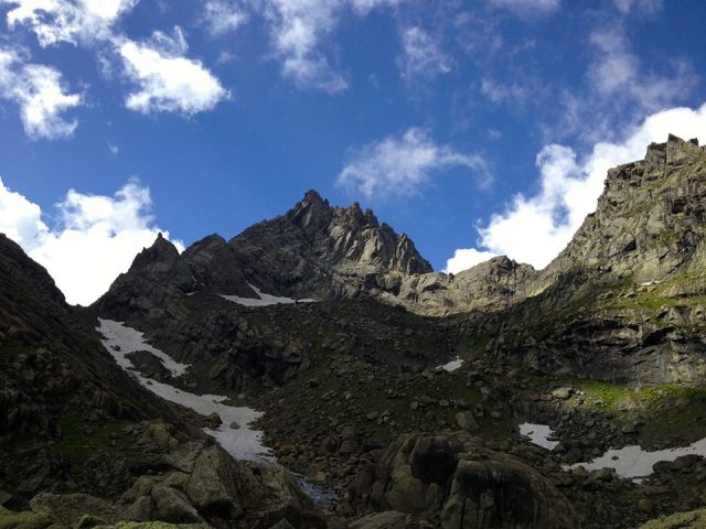 Mountains in the vicinity of Lake Tobavarchkhili. Photo by Goga Khachidze. 