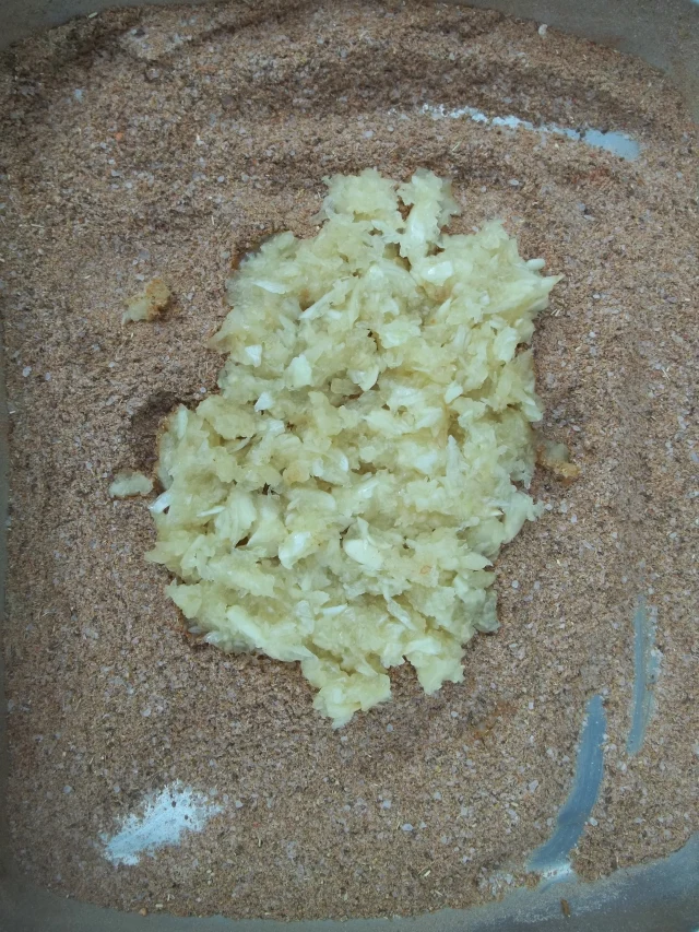 Adding Garlic to Svanetian Salt Ingredients