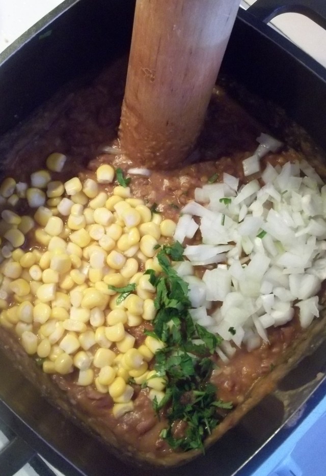 Adding sweetcorn to Lobio