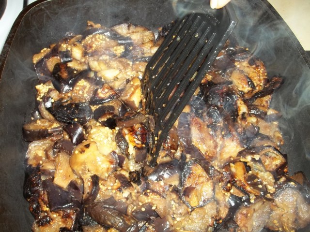 chopping-fried-eggplant
