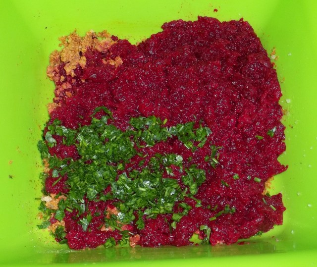 Ground Beetroot for Beetroot Fkhali with Nuts Recipe