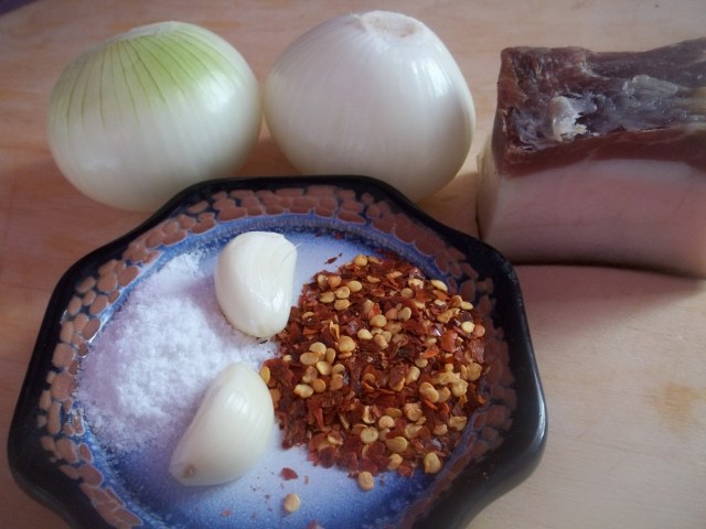 ingredients-for-lobio-with-fried-ham