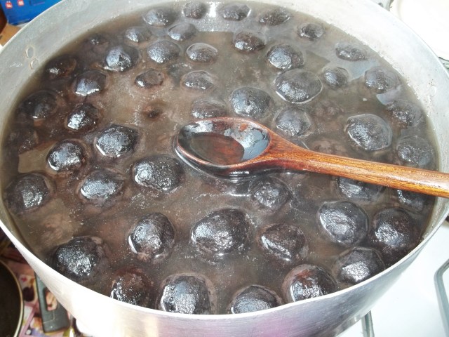 Simmering the Walnuts