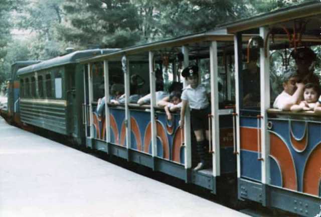 Train on the Pioneri station in Tbilisi. Photo by P. Strelkov. 1986