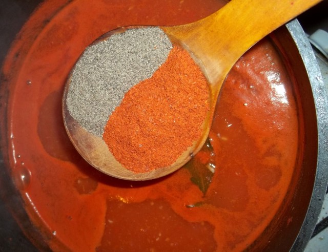 adding-black-and-red-pepper-to-tomatoes