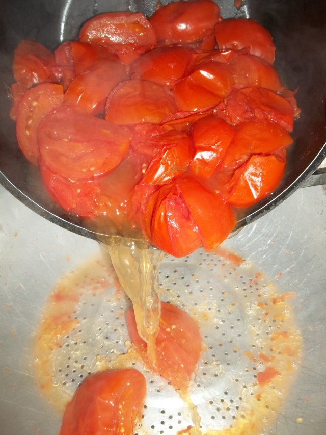 draining-cooked-tomatoes