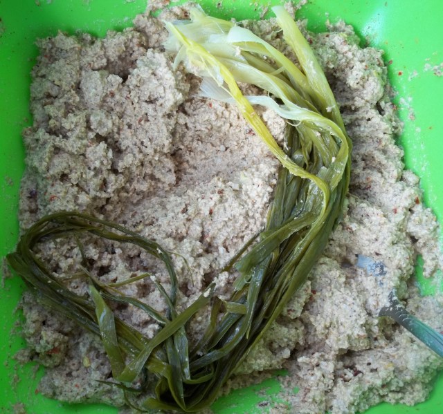 Preparing to make a Nest of Shallots for Shallot Satsivi