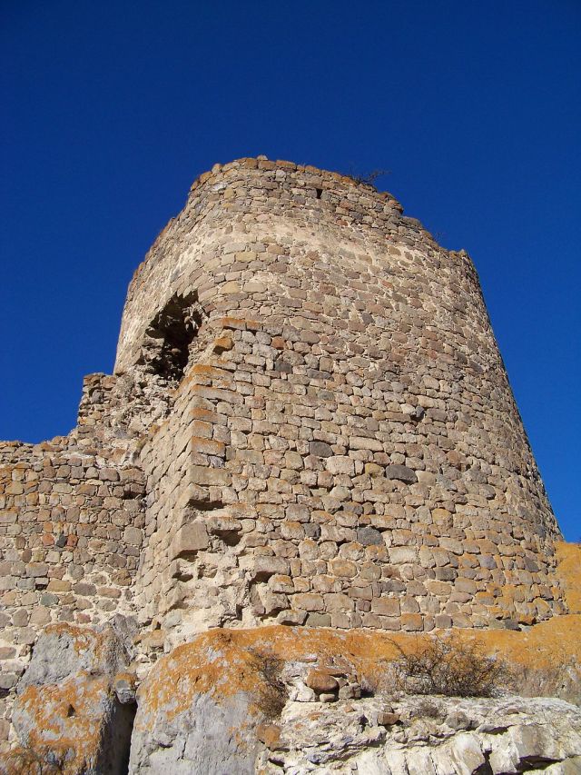 A Tower at Atskuri Fortress. Photo by ჯაბა ლაბაძე, via Wikimedia Commons.