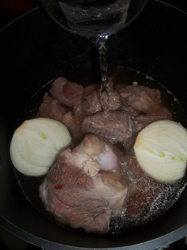 Adding onions and water for Khashlama Recipe - Copy