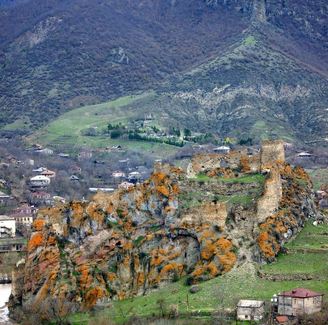 Atskuri Fortress. Photo by ლაშა ხაჩიძე, via Wikimedia Commons.