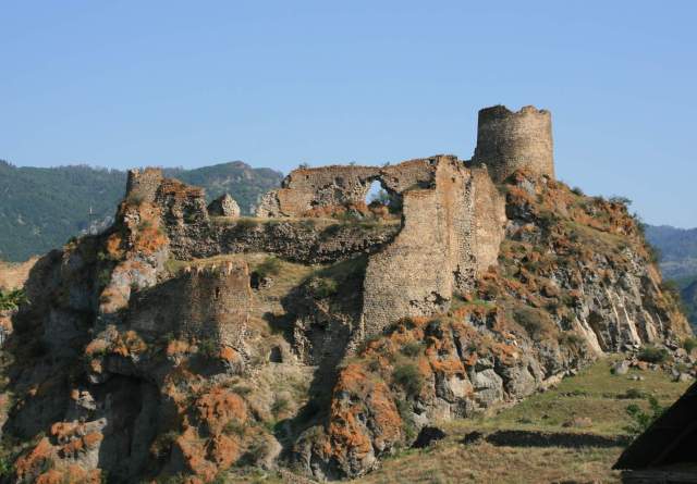 Atskuri Fortress. Photo by travelgeorgia.ru, via Wikimedia Commons.