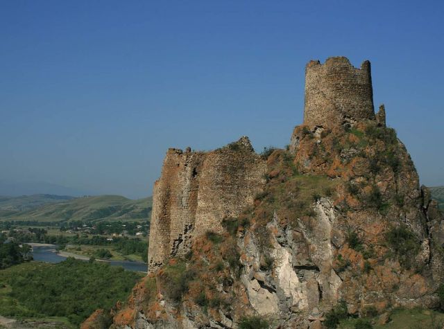Atskuri Fortress. Photo by travelgeorgia.ru, via Wikimedia Commons.