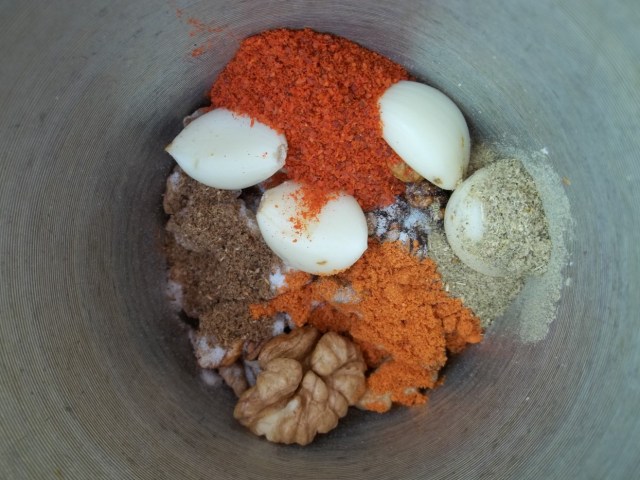 Crushing Ingredients for Cauliflower and Walnuts