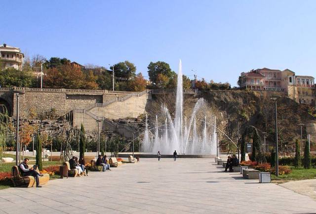 Steps leading down to Rike Park from Avlabari. Photo courtesy of Tbilisi Government.