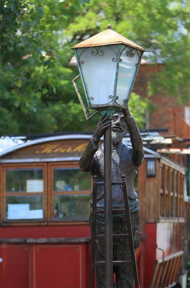 Lamplighter by Irakli Tsuladze. Photo courtesy of Tbilisi Government.