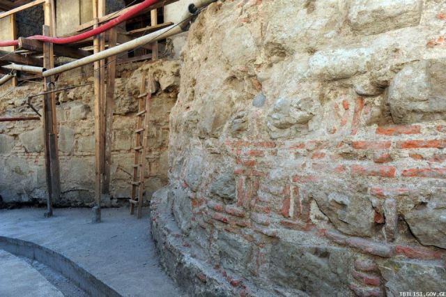 Old Tbilisi City Wall Discovered in Puskin Street