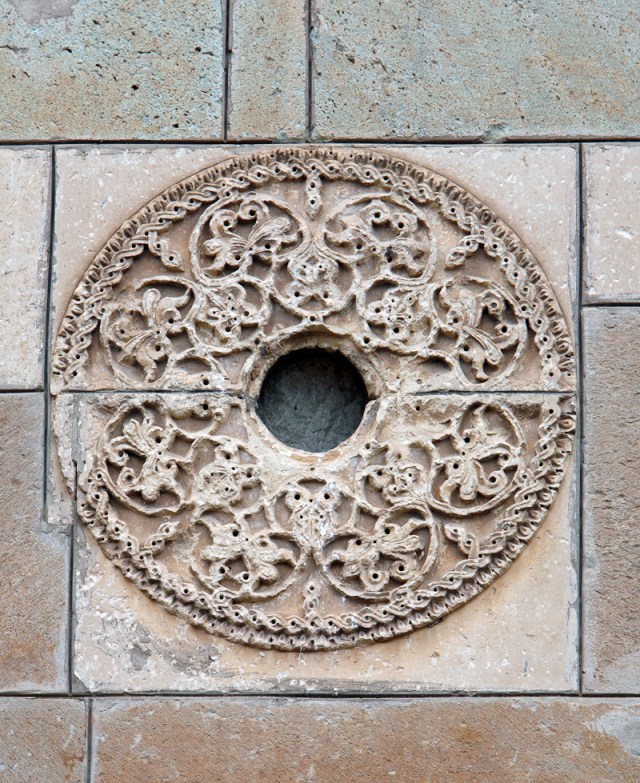 Ornamented Rosette on the Southern Facade of Samtavisi Cathedral. Photo by Dror Maayan