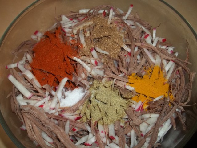 Adding Spices to Shredded Beef and Radish - Copy