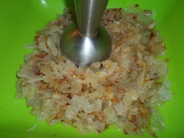 Shredding Onions - Copy