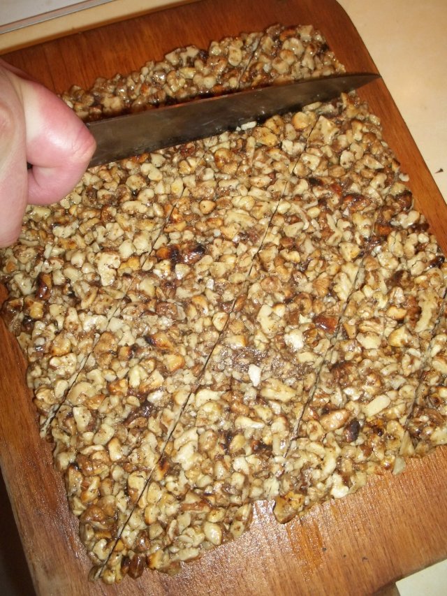 Using a Hot Knife to Slice the Gozinaki - Copy