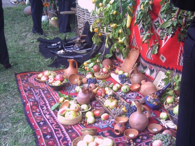 Display of earthenware and Georgian fruit at the Bidzinaoba Festival