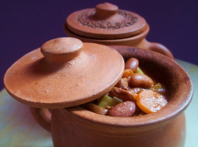 Lobio Soup in Serving Pot - Copy