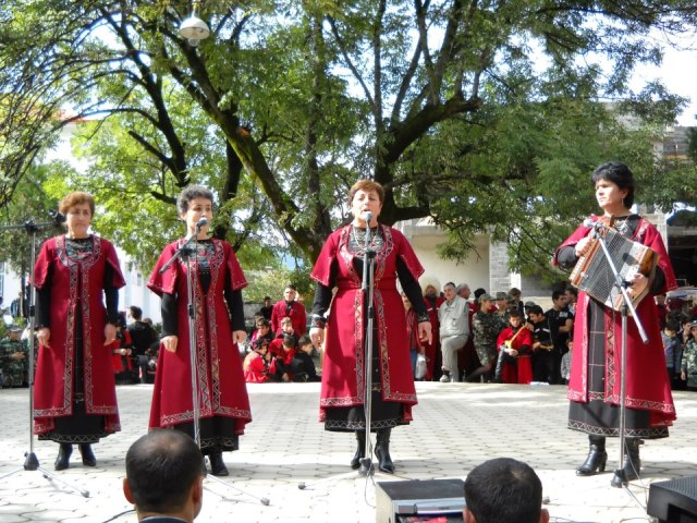 Traditional singing at the Bidzinaoba Festival