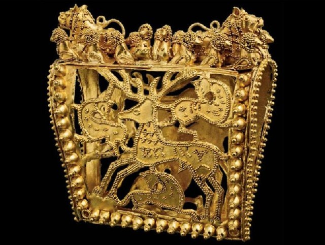 Openwork gold clip for a headdress circa 350-300 B.C.