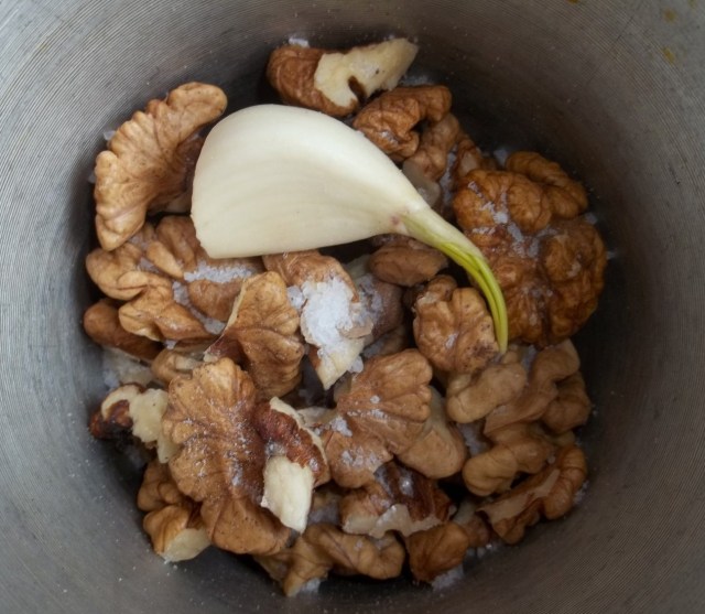 Walnuts Salt and Garlic - Copy