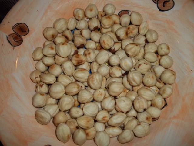 Hazelnuts with skins removed - Copy