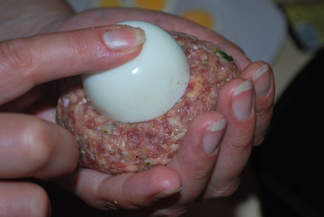 Placing the egg in the minced meat