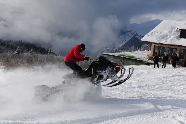 A snowmobile at the Zuruldi Restaurant 