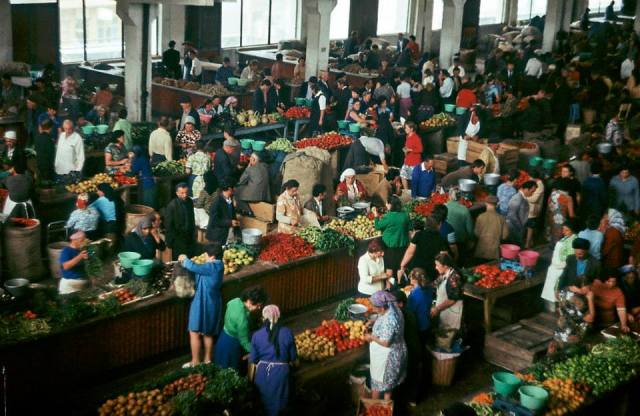 A Georgian fruit and vegetable market in the 1970’s. Photo taken in 1977 by Erhard K